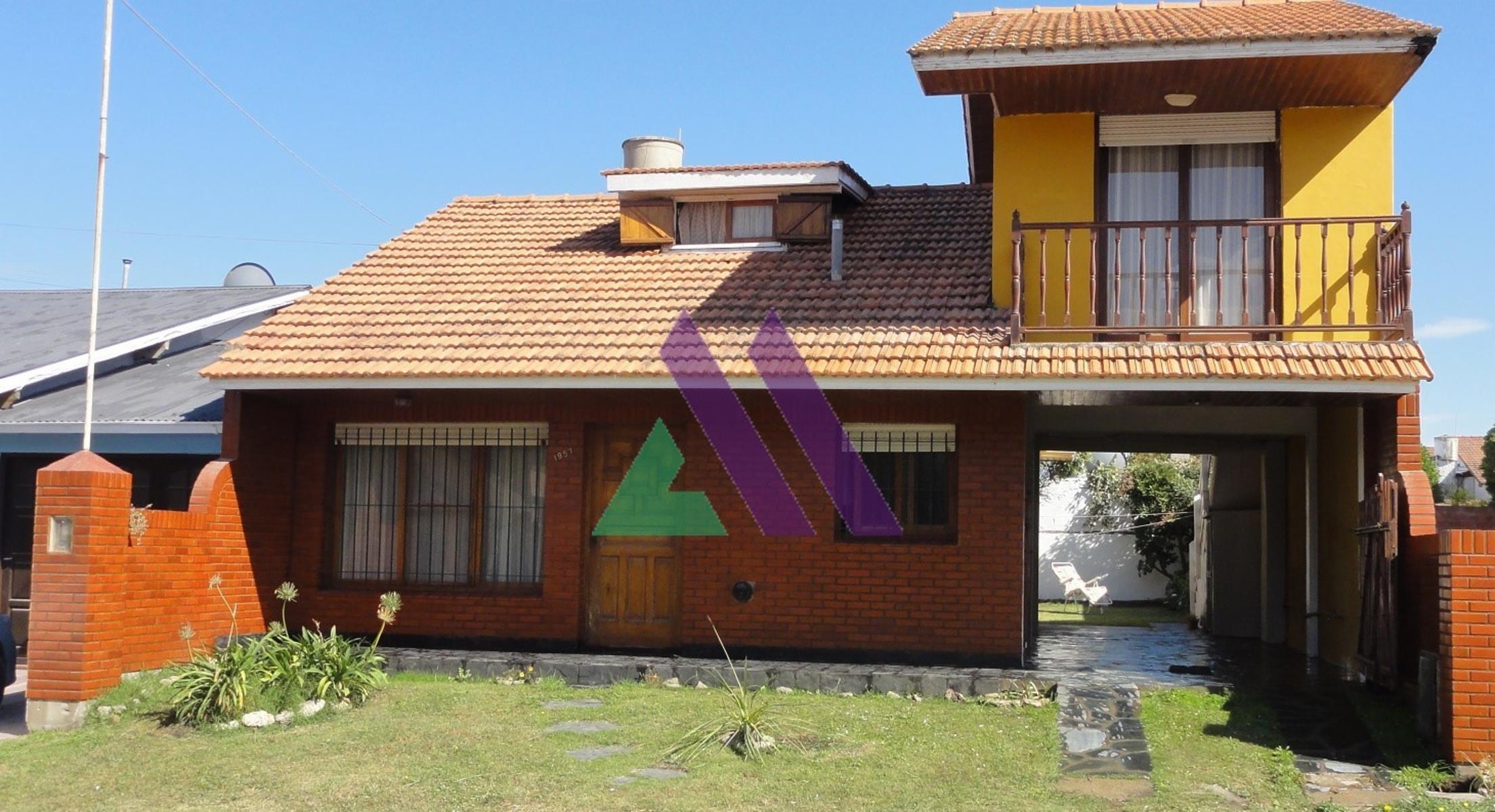 Chalet 4 ambientes con departamento.