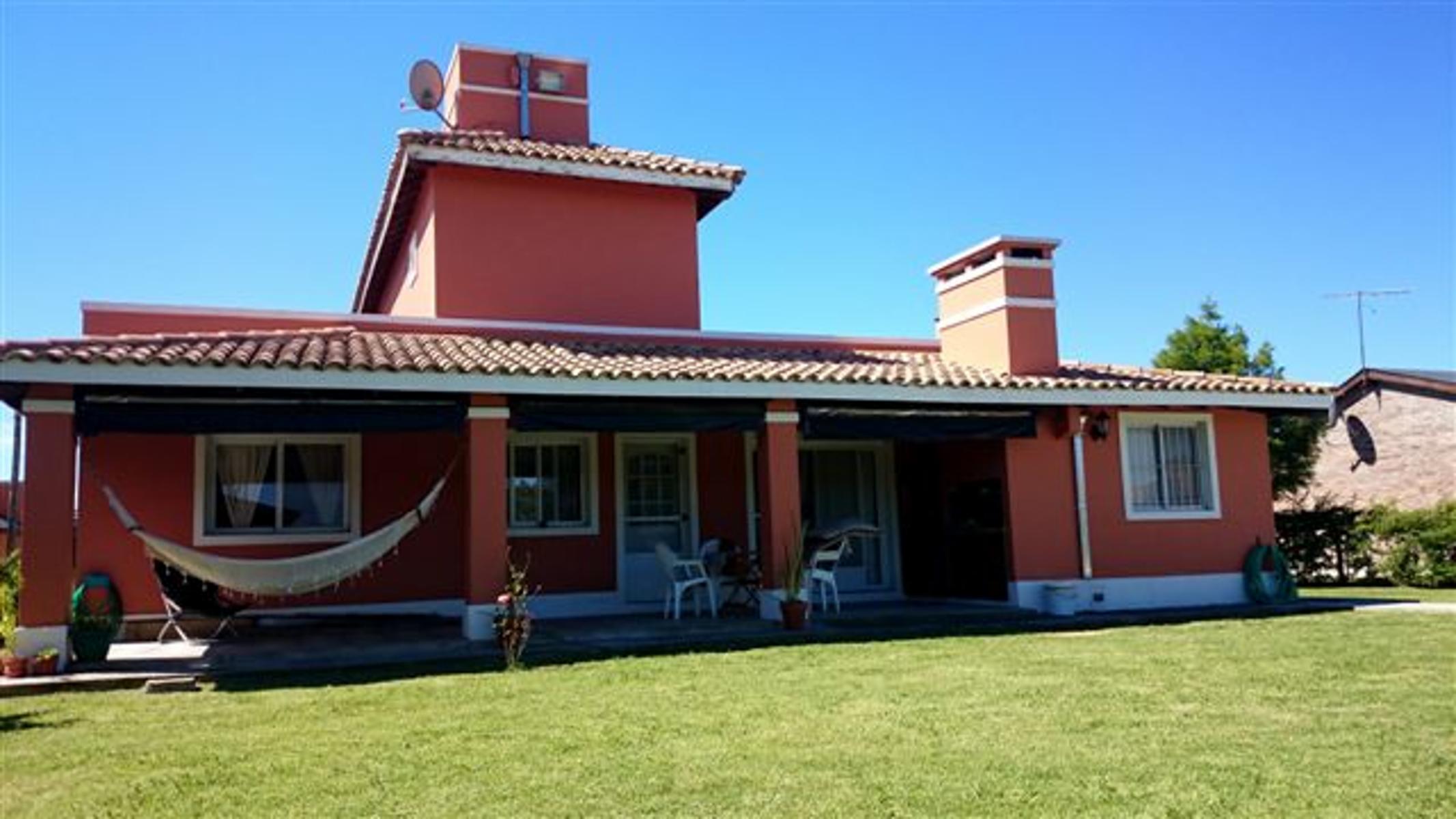 HERMOSO CHALET EN BARRIO PRIVADO AERO COUNTRY CLUB