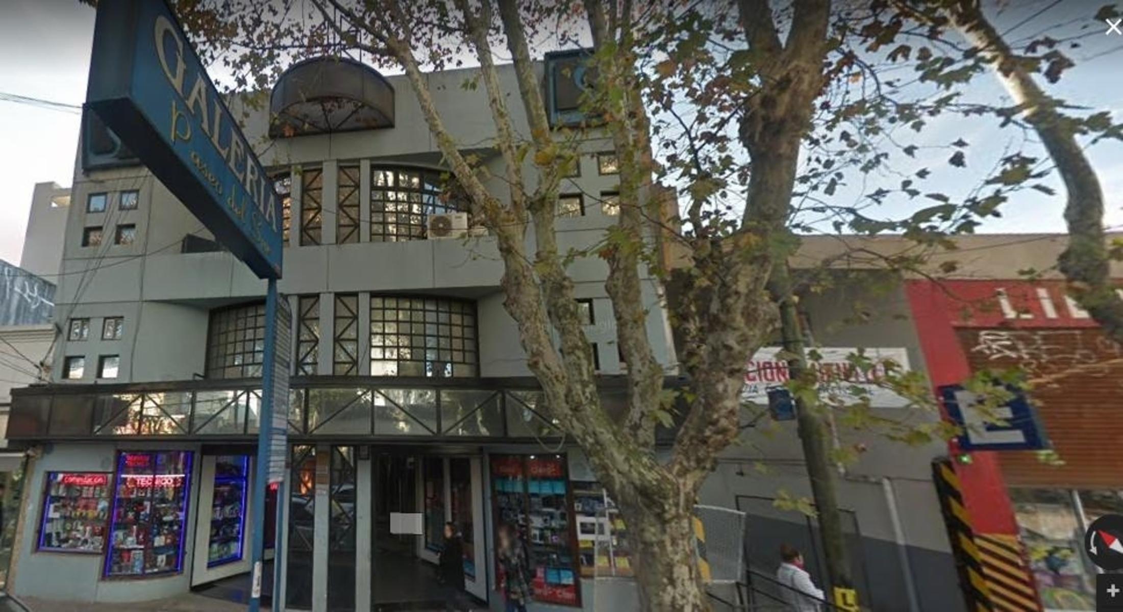 OFICINA EN PLENO CENTRO DE MONTE GRANDE