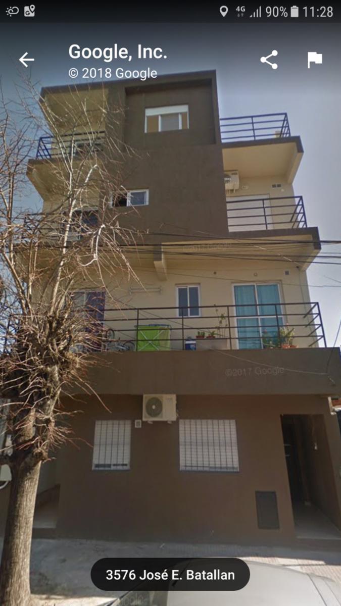 Saenz Peña, EXCELENTE DEPARTAMENTO DE DOS AMBIENTES CON BALCÓN Y PATIO