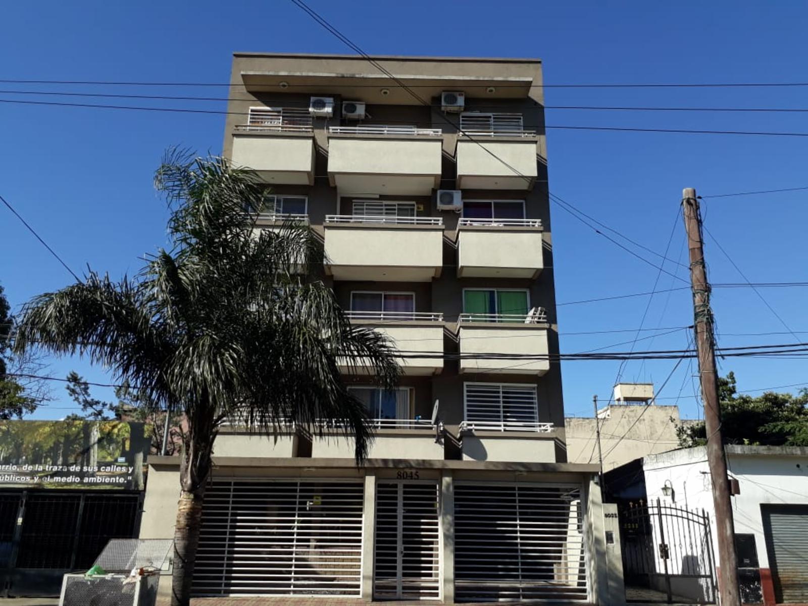 M. Coronado, EXCELENTE DEPARTAMENTO DE DOS AMBIENTES CON COCHERA