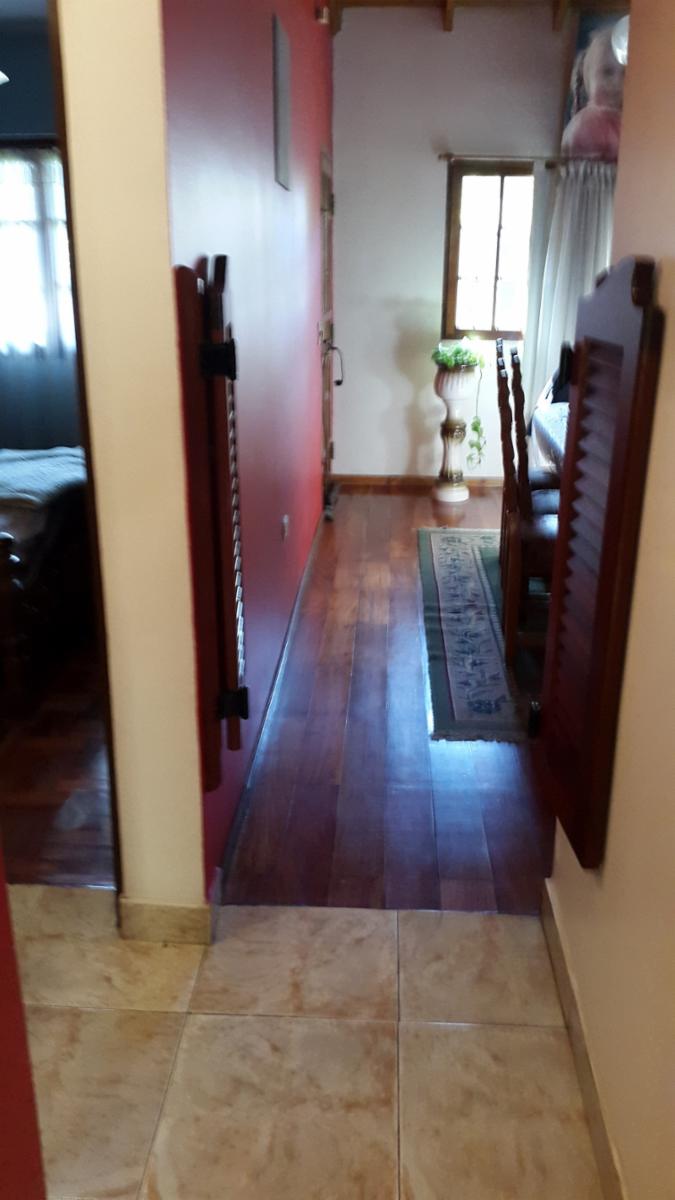 Hermosa casa construida sobre dos lotes. 