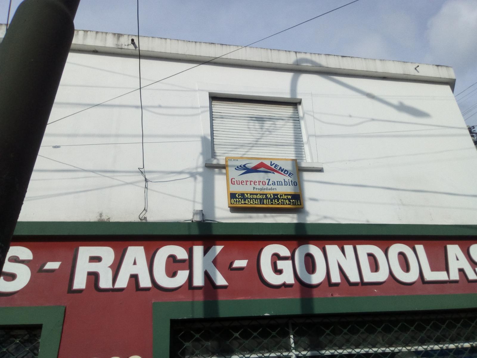 Departamento u Oficina comercial en VENTA sobre importante esquinacomercial de Adrogué.