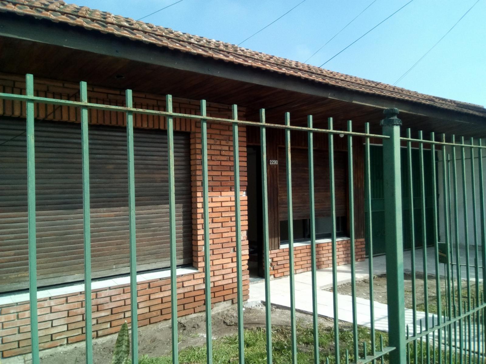 OFERTA  Casa grande para dos familias en VENTA en Burzaco, cerca delClub Pucará y Supermercado Changomas