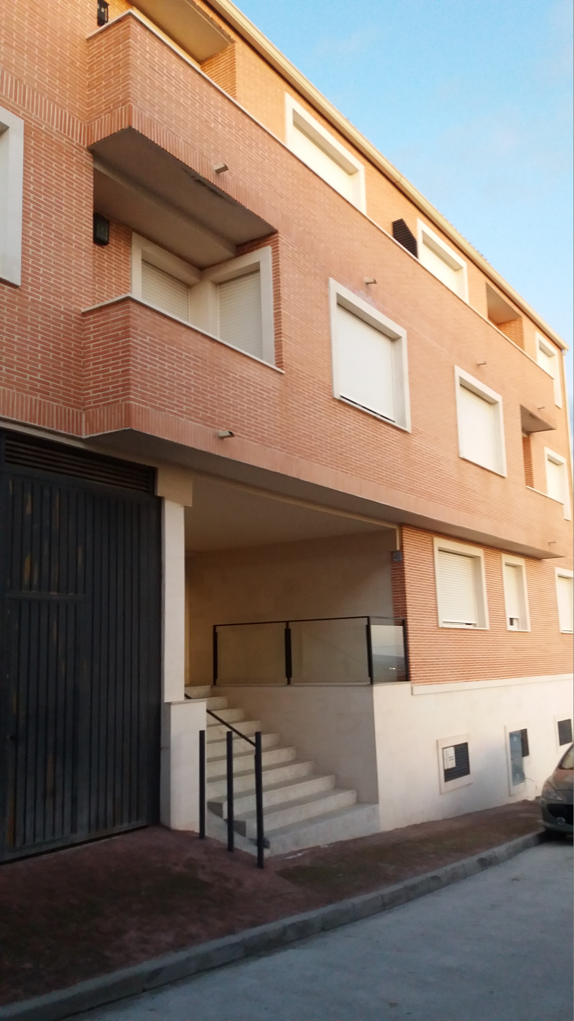PROMOCIÓN PISOS ALMOROX      (VIVIENDAS A y B  83m2) 