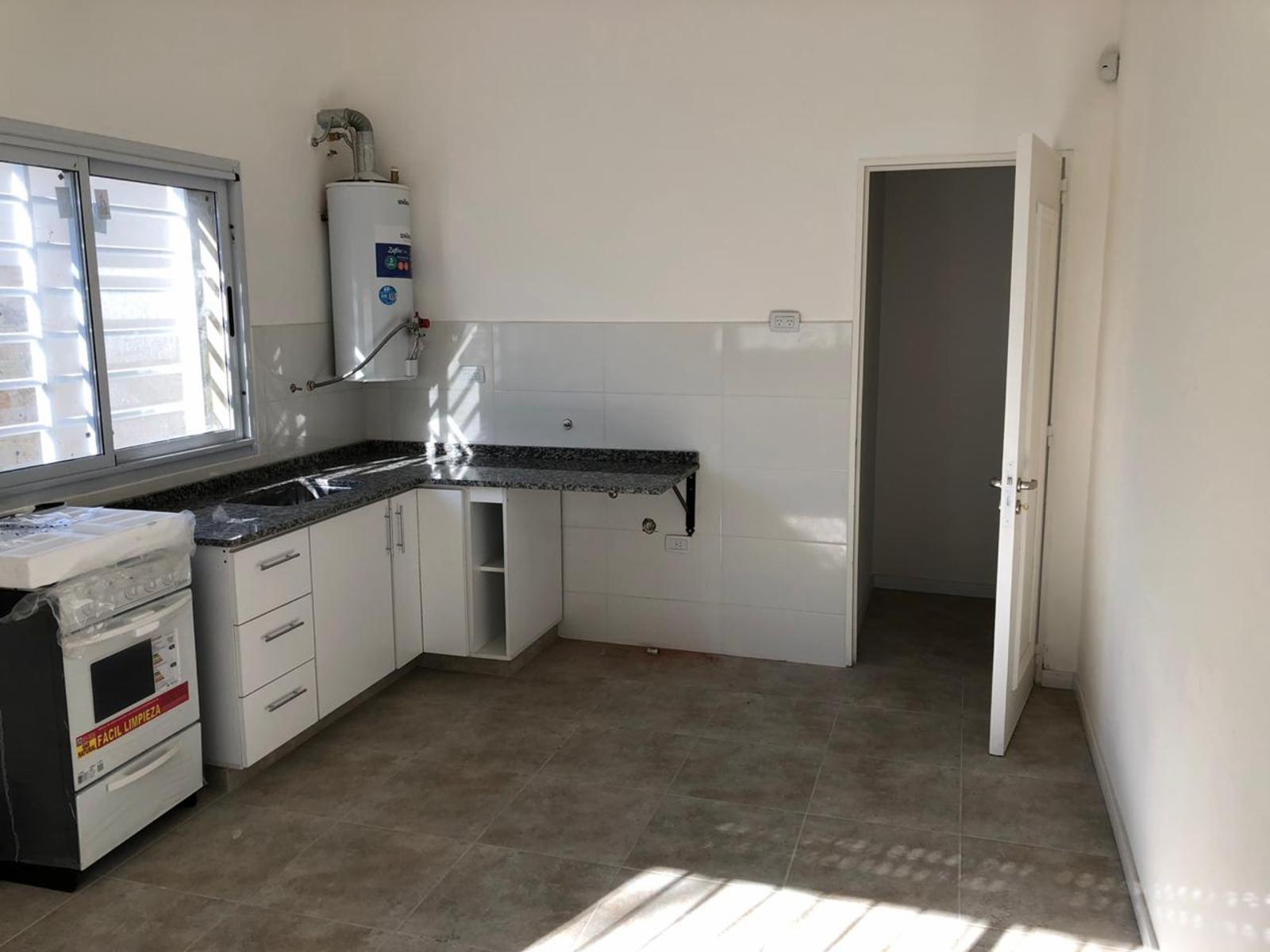 HERMOSO DPTO 2 AMB. TIPO CASA EN PH - C/COCHERA