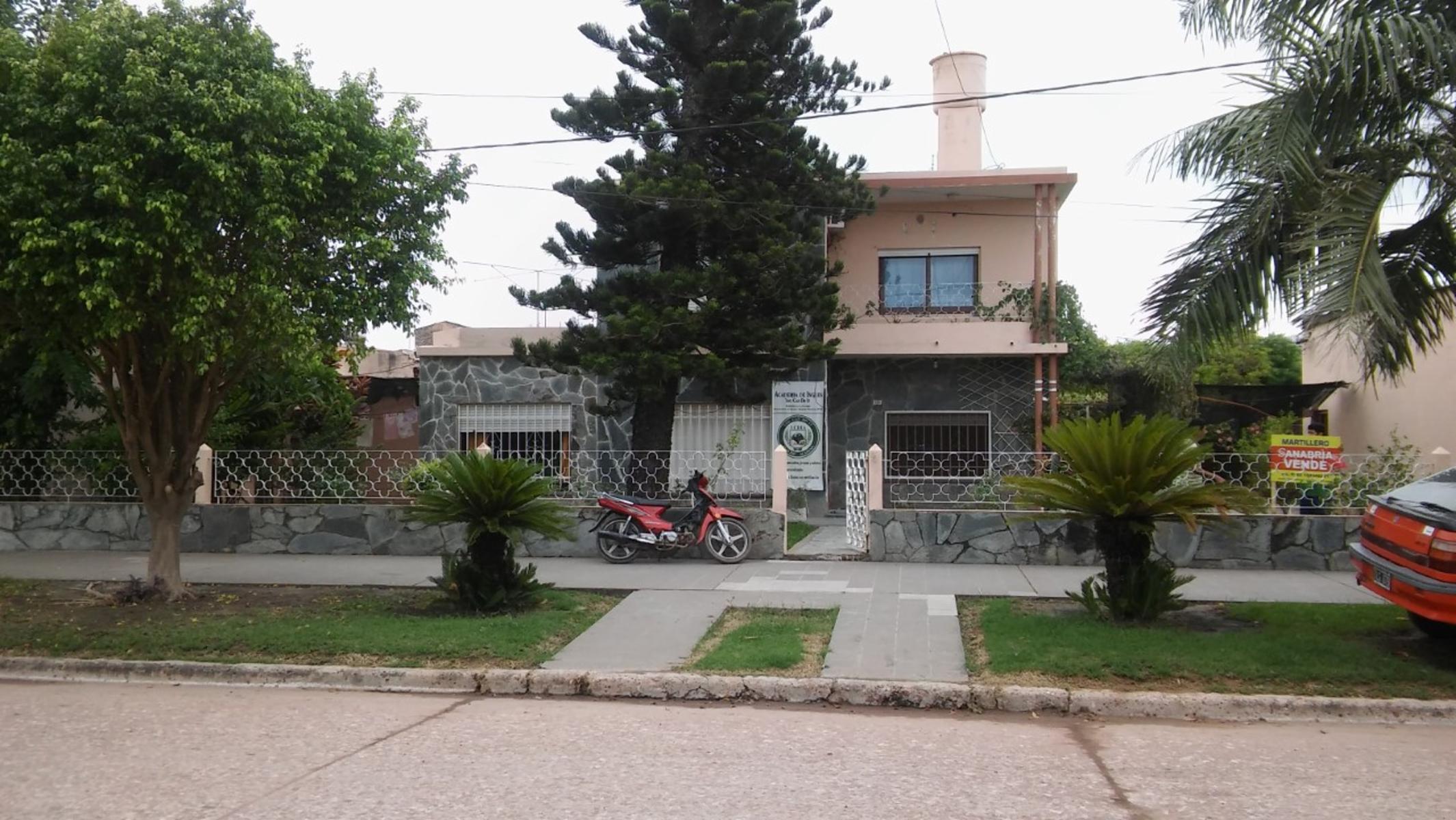 Se vende Casa en pleno Centro de Coronel Du Graty, Chaco