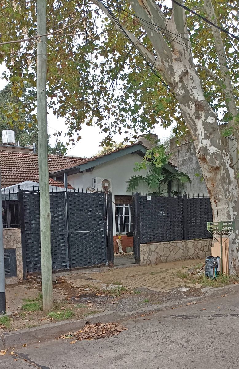 VENTA: Villa Ballester. Chalet 4 amb con quincho