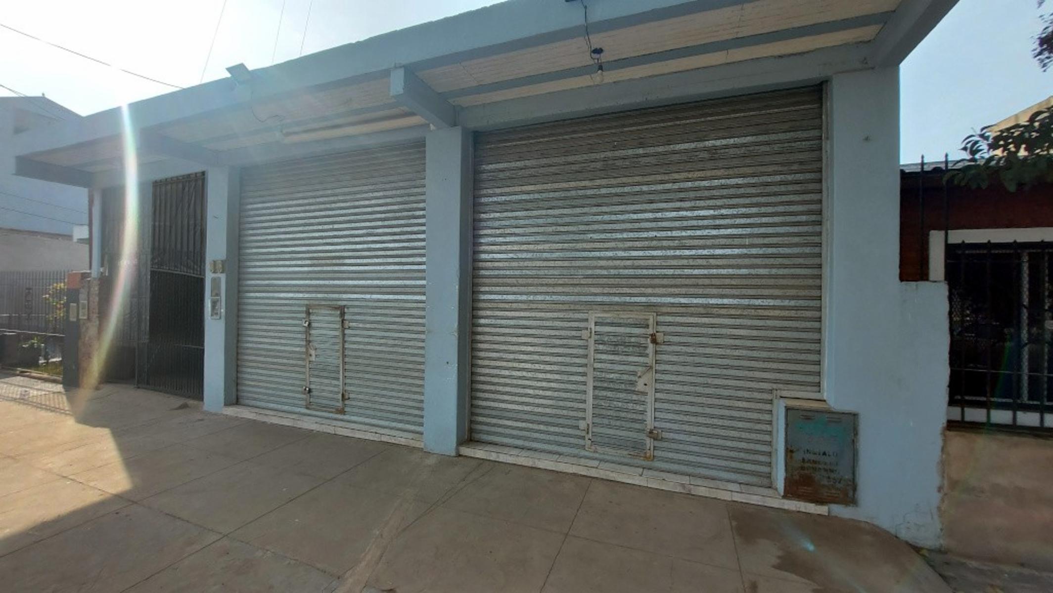 VENTA CASA CON LOCAL MERLO LIBERTAD
