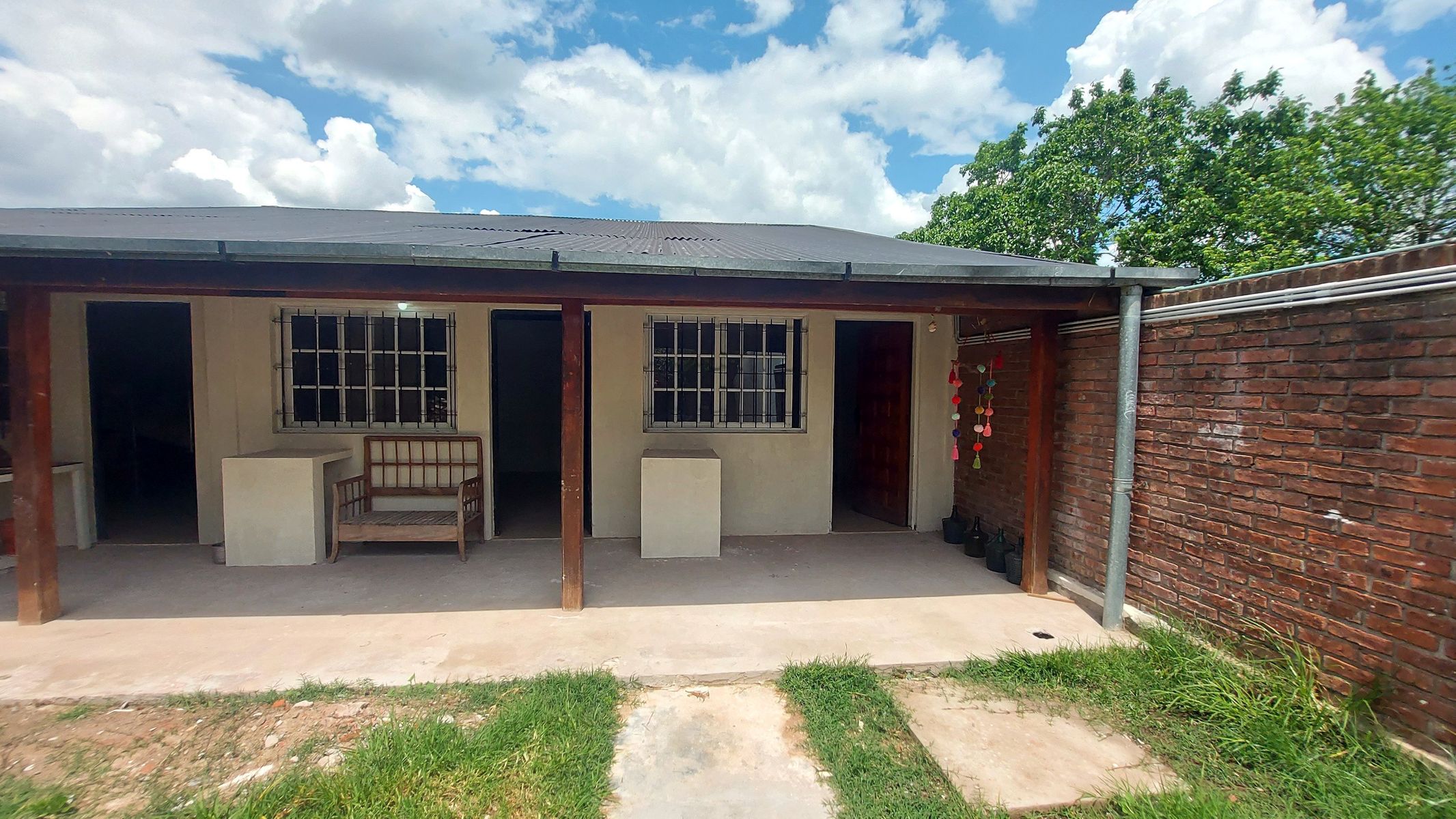 Alquiler 2 ambientes con patio Castelar Moron