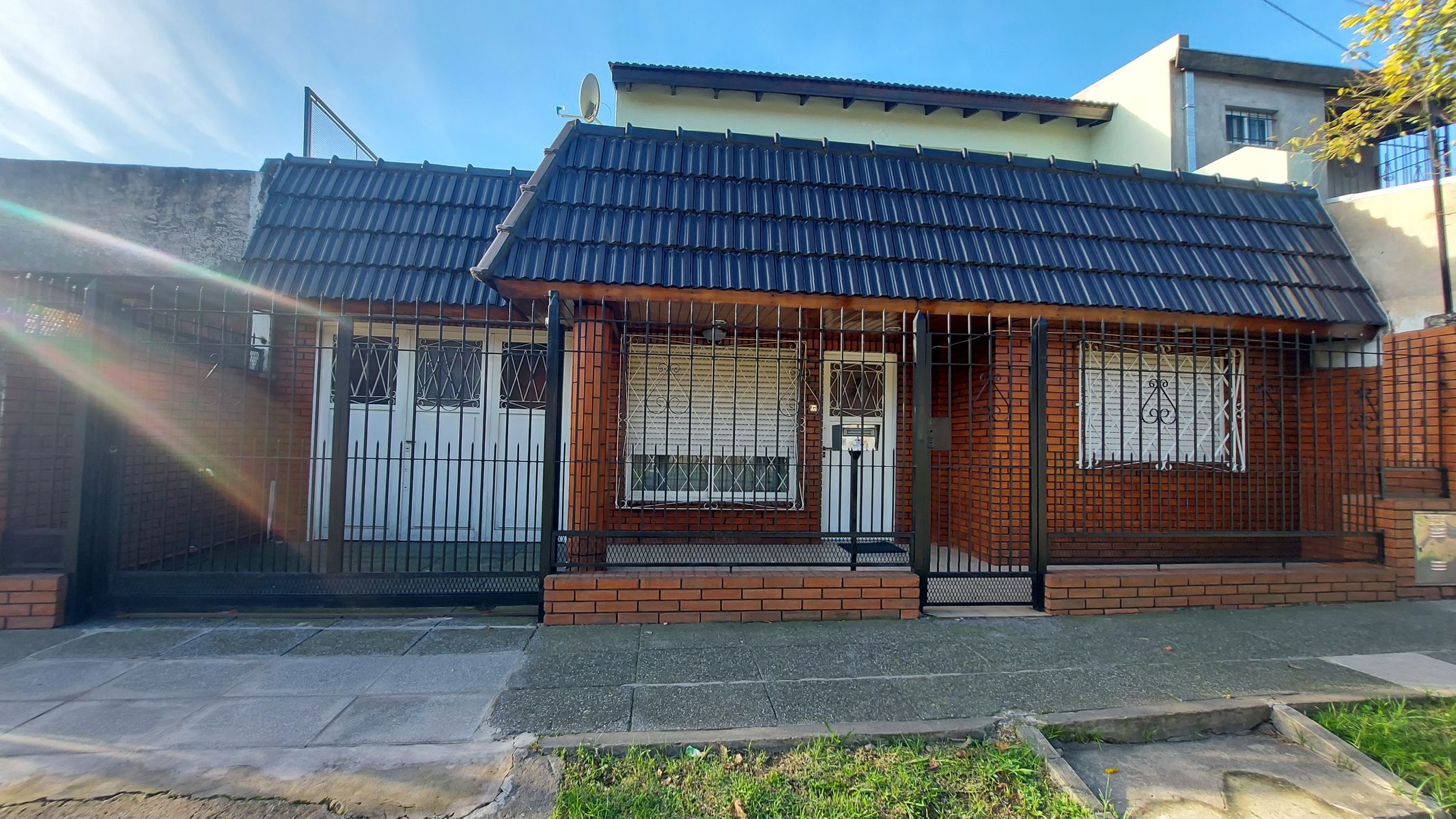 Venta 2 casas en mismo lote Moron