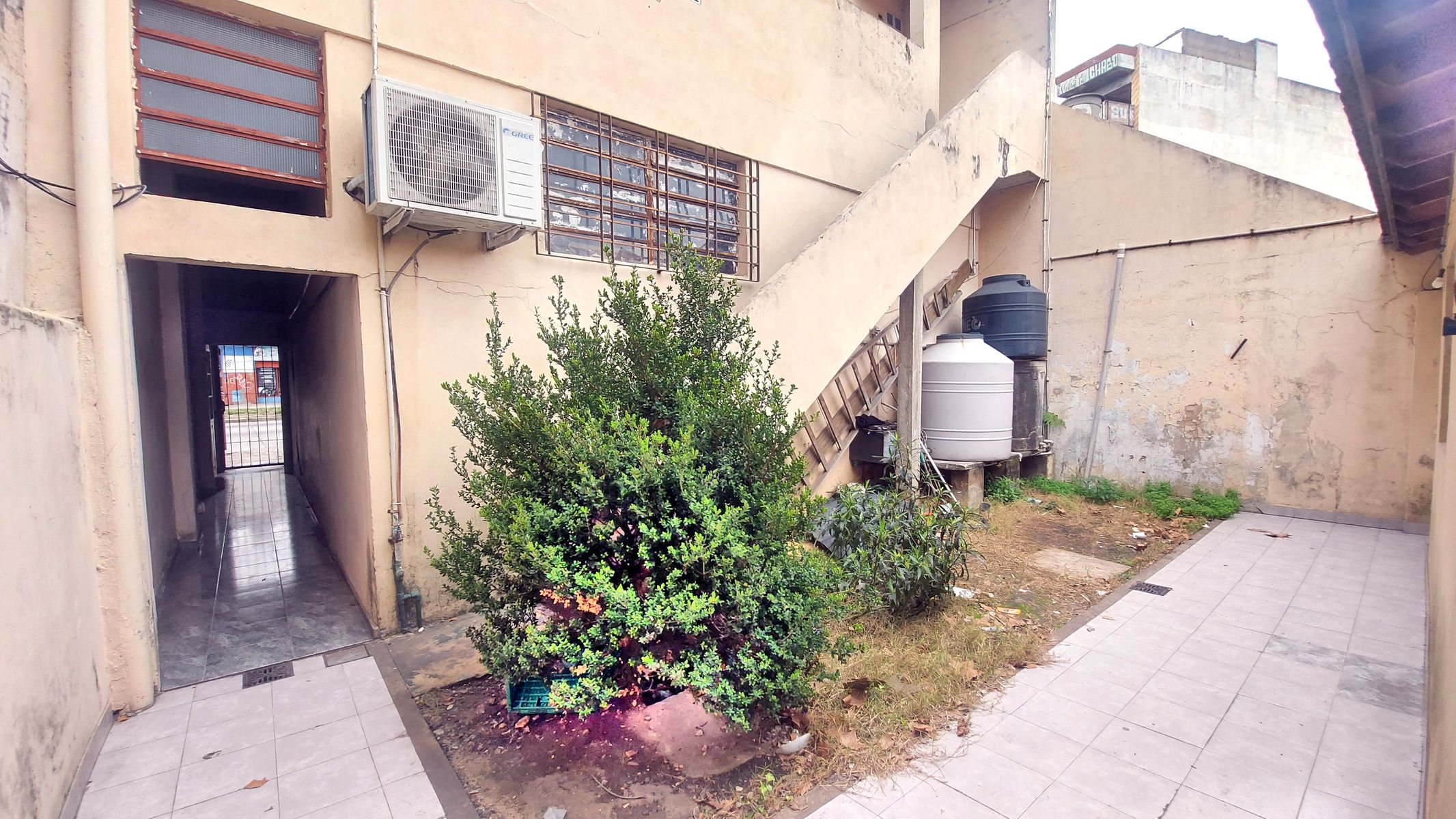 Alquiler 2 ambientes Moron con patio