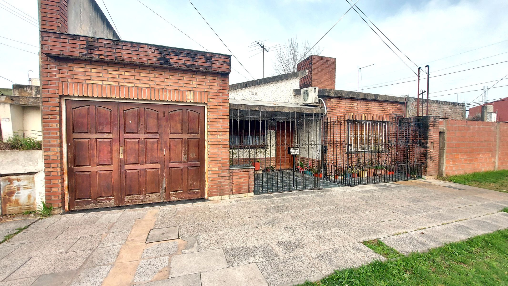 Venta casa 4 ambientes Moron Castelar - Apto Credito