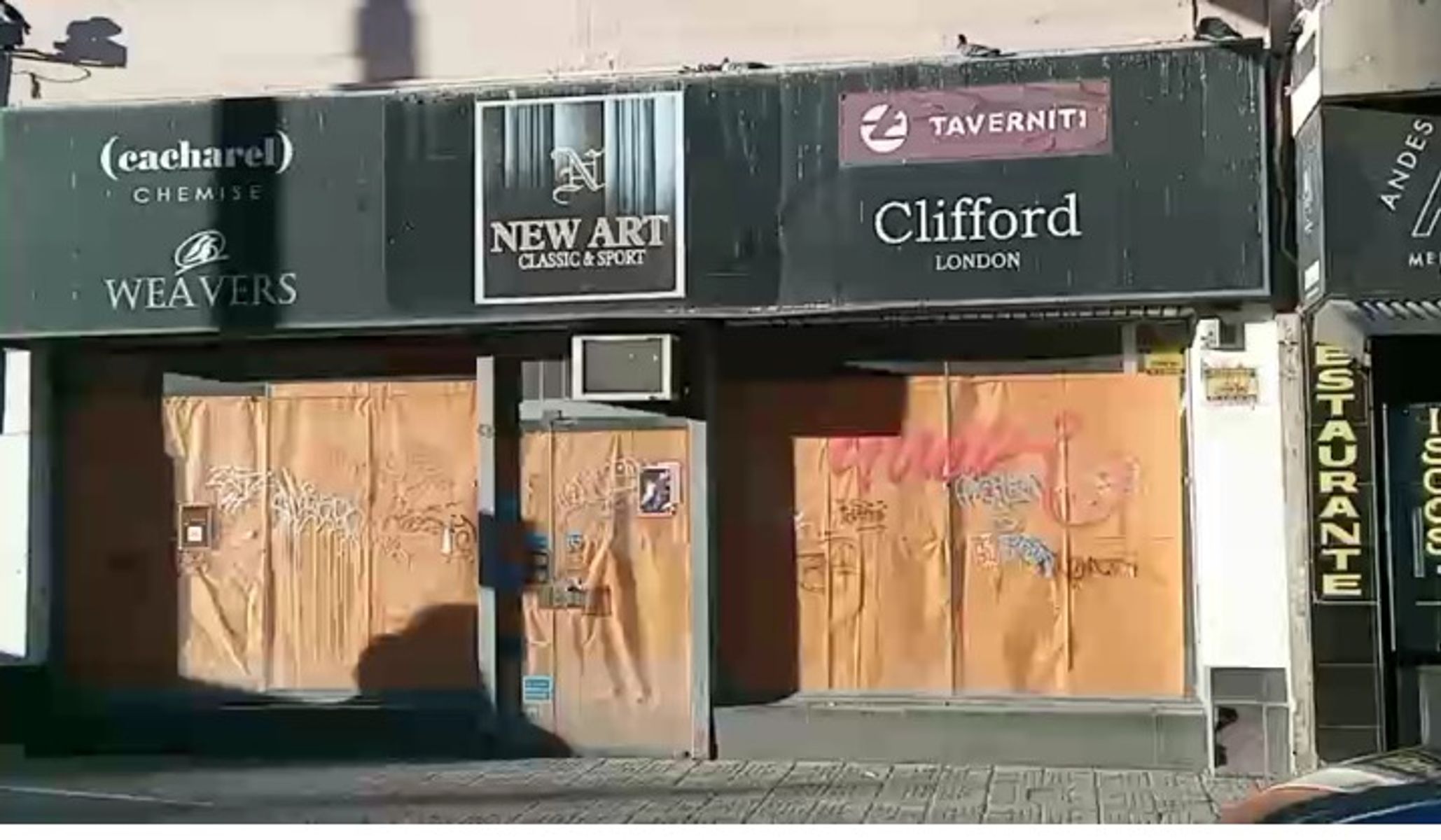 Local Comercial a 50 mts de Alsina y Plaza Rivadavia