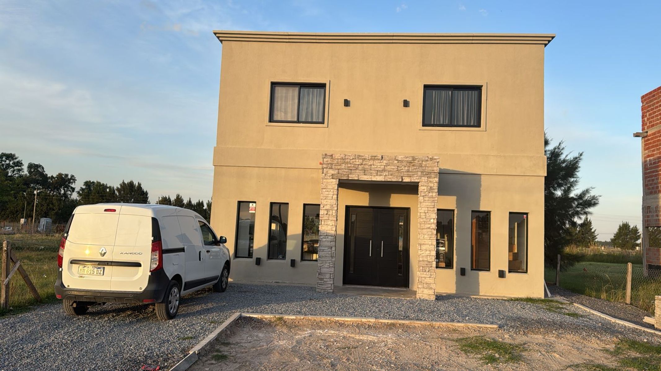 CASA DE DOS PLANTAS EN VENTA