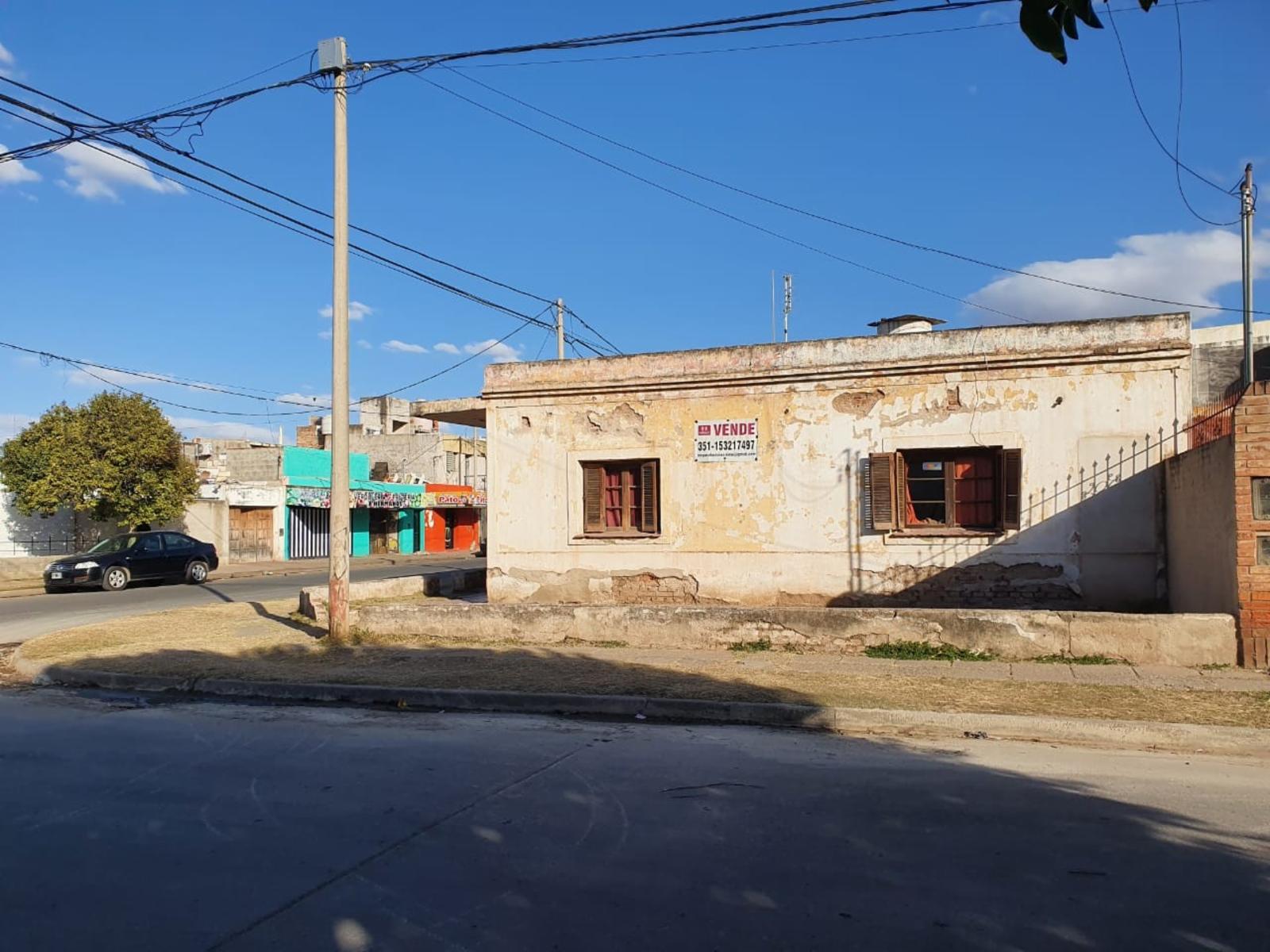 VENDO CASA A RECICLAR APTO LOCALES -  Entre Av. Ohiggins y José Javier Diaz