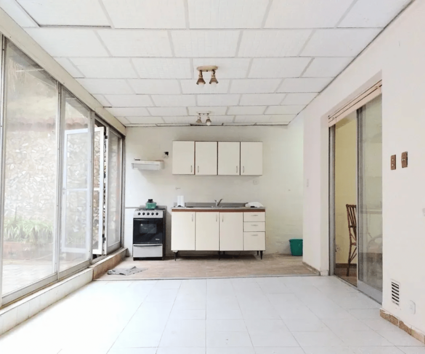 DEPARTAMENTO 4 AMBIENTES MUY LUMINOSO CON GRAN PATIO Y PARRILLA