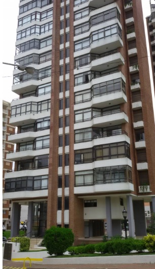 Semipiso en el centro de Pinamar . Torre Libertador