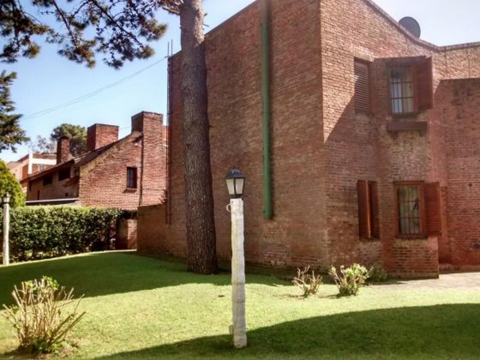 Duplex tradicional con gran jardín. Dúplex en Venta.
