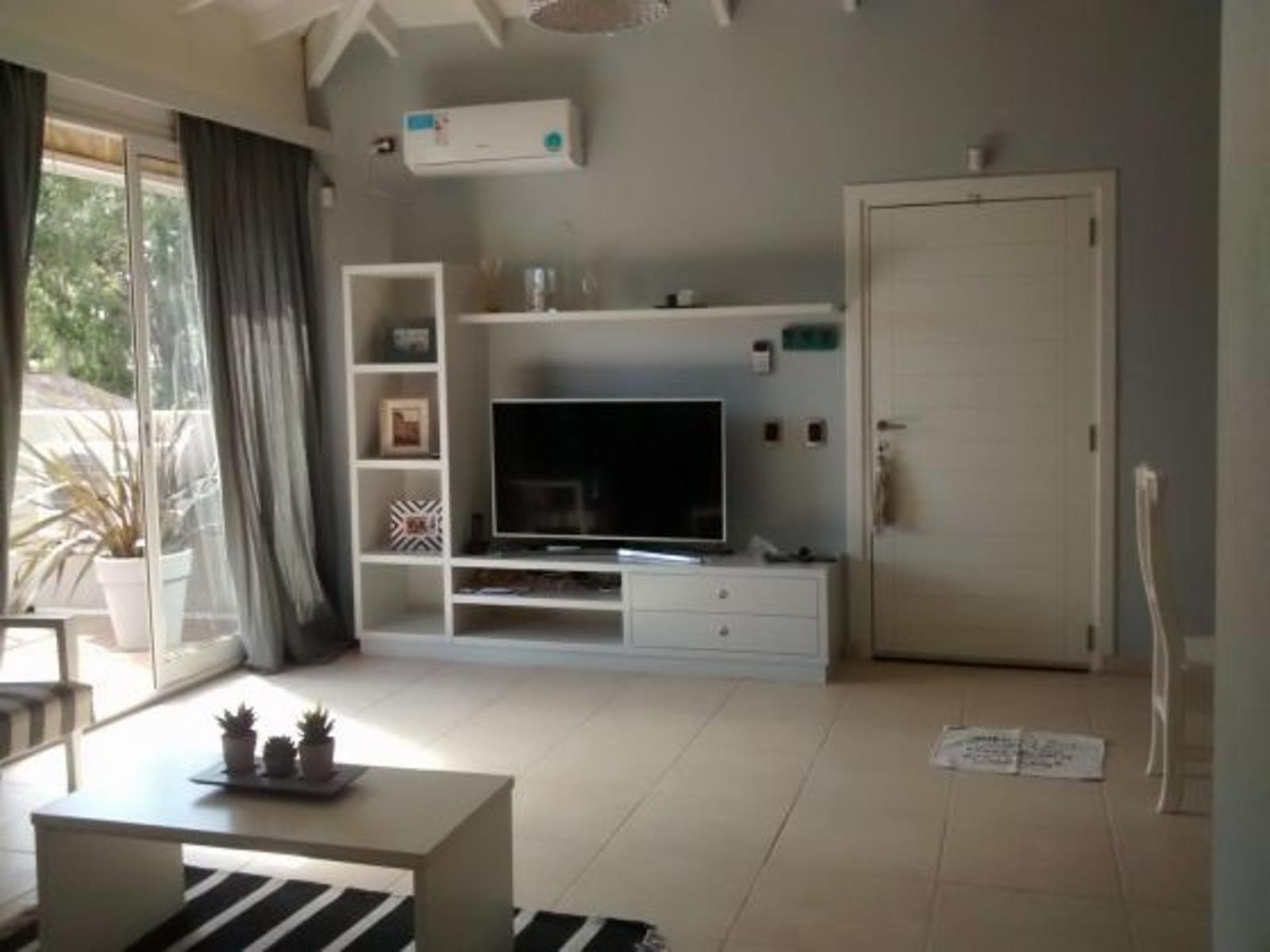 Departamento renovado. 3 dormitorios. Cochera. Piscina. 2do piso. Ascensor.