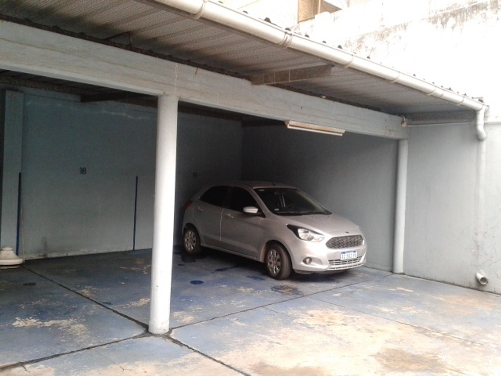 COCHERA CUBIERTA EN VENTA. LANUSITA. LANUS O.