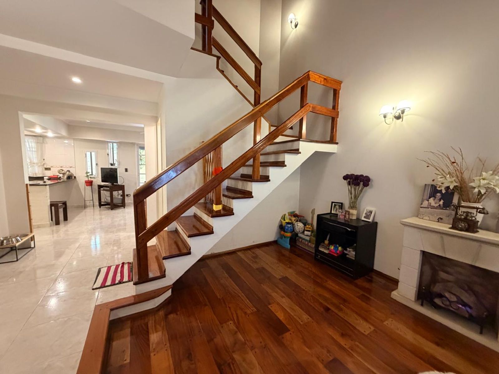 CASA/CHALET 4 AMB. EN VENTA. LANUS E. APTA CREDITO. IMPECABLE ESTADO