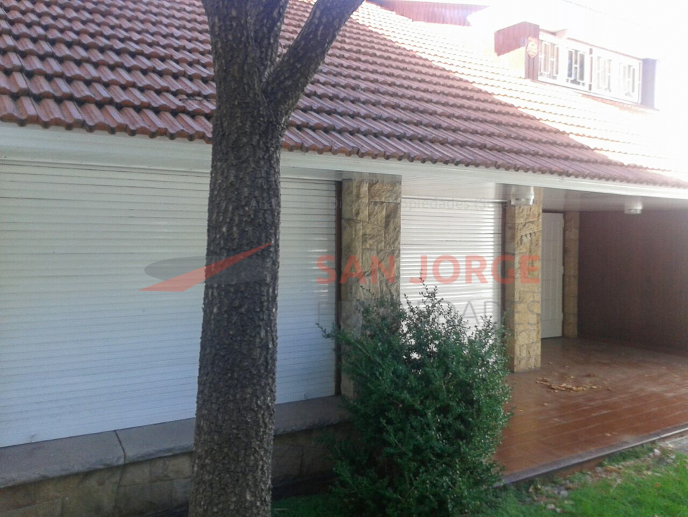 Impecable Chalet en inmejorable barrio y entorno, en pleno Pinos de Anchorena.