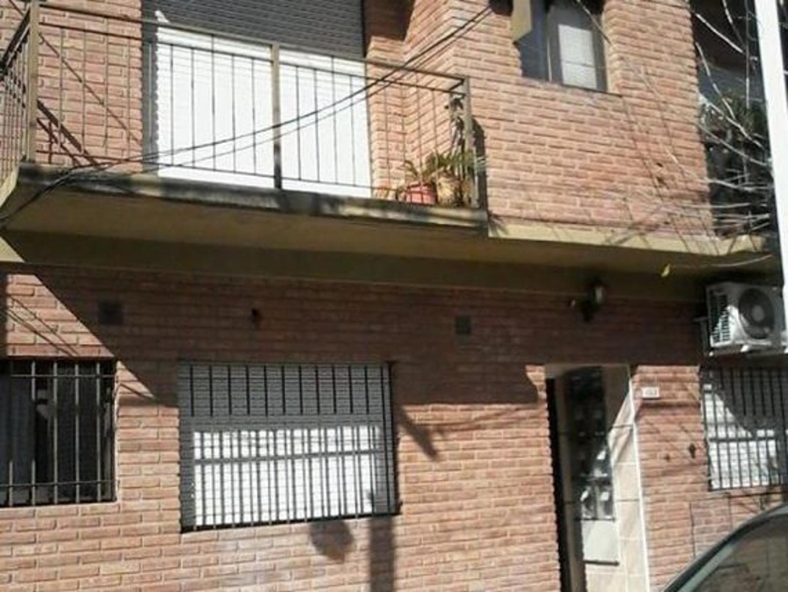 2 Amb. con Balcón en Saenz Peña