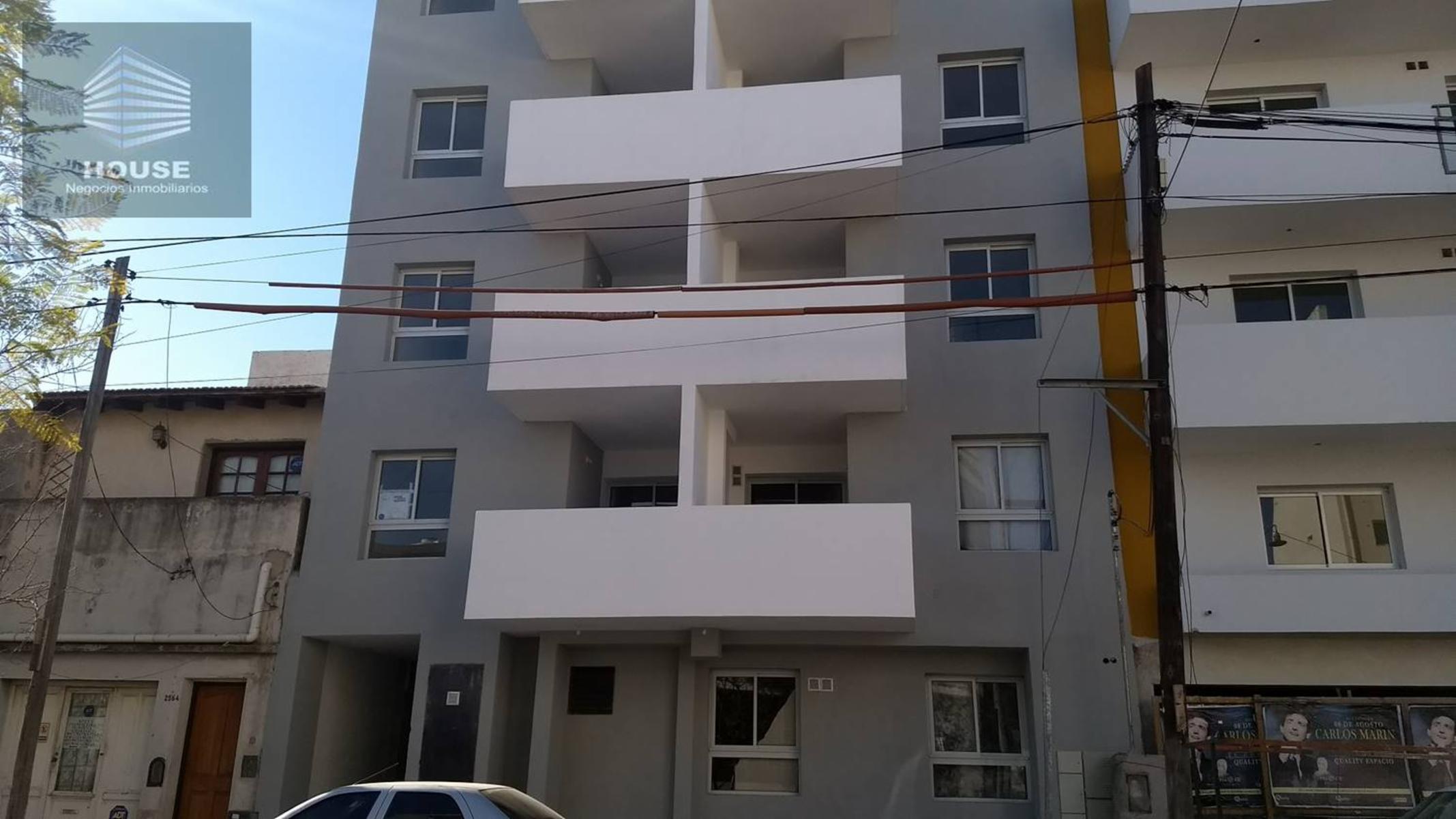 Bº ALTO ALBERDI - FRENTE CON GRAN BALCÓN TERRAZA - GAS NATURAL