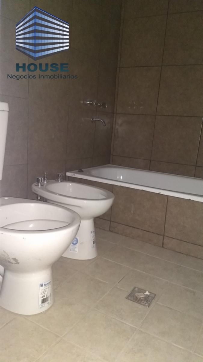 Bº ALBERDI - DOS DORMITORIOS - EDIFICIO CON PISCINA Y ASADORES