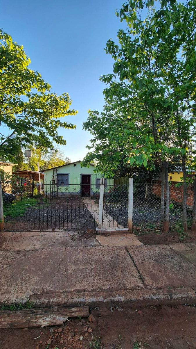 TERRENO CON CASA A REFACCIONAR