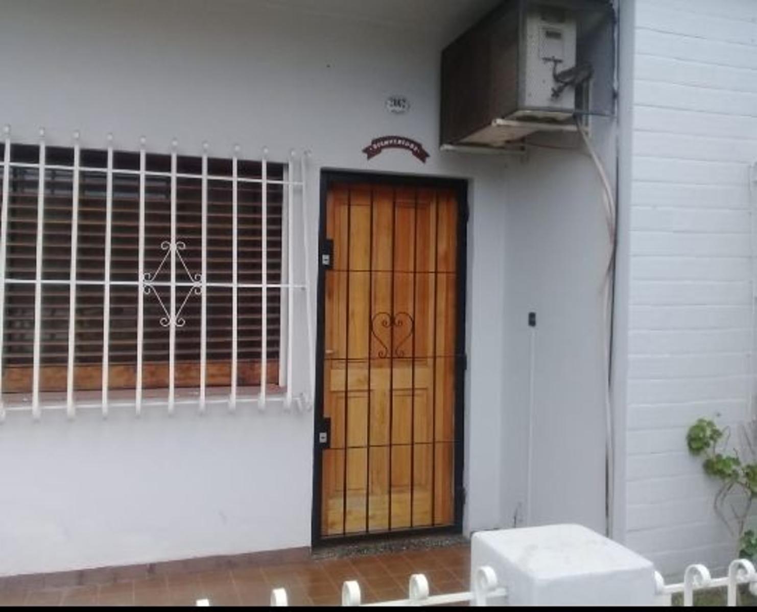 SE PH AL FRENTE DE 3 AMBIENTES CON PATIO EN CASTELAR NORTE
