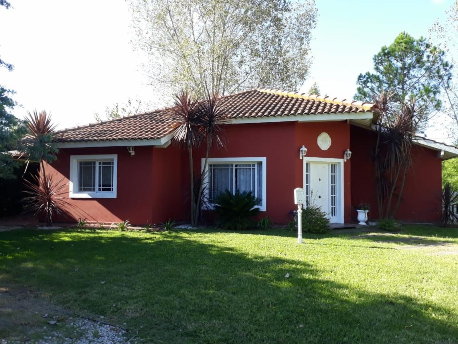 SE VENDE CHALET 3 AMB. EN B° CERRADO- ING. MASCHWITZ