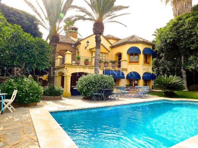 MARBELLA: Se vende villa / chalet con casa de invitados en la Milla de Oro 