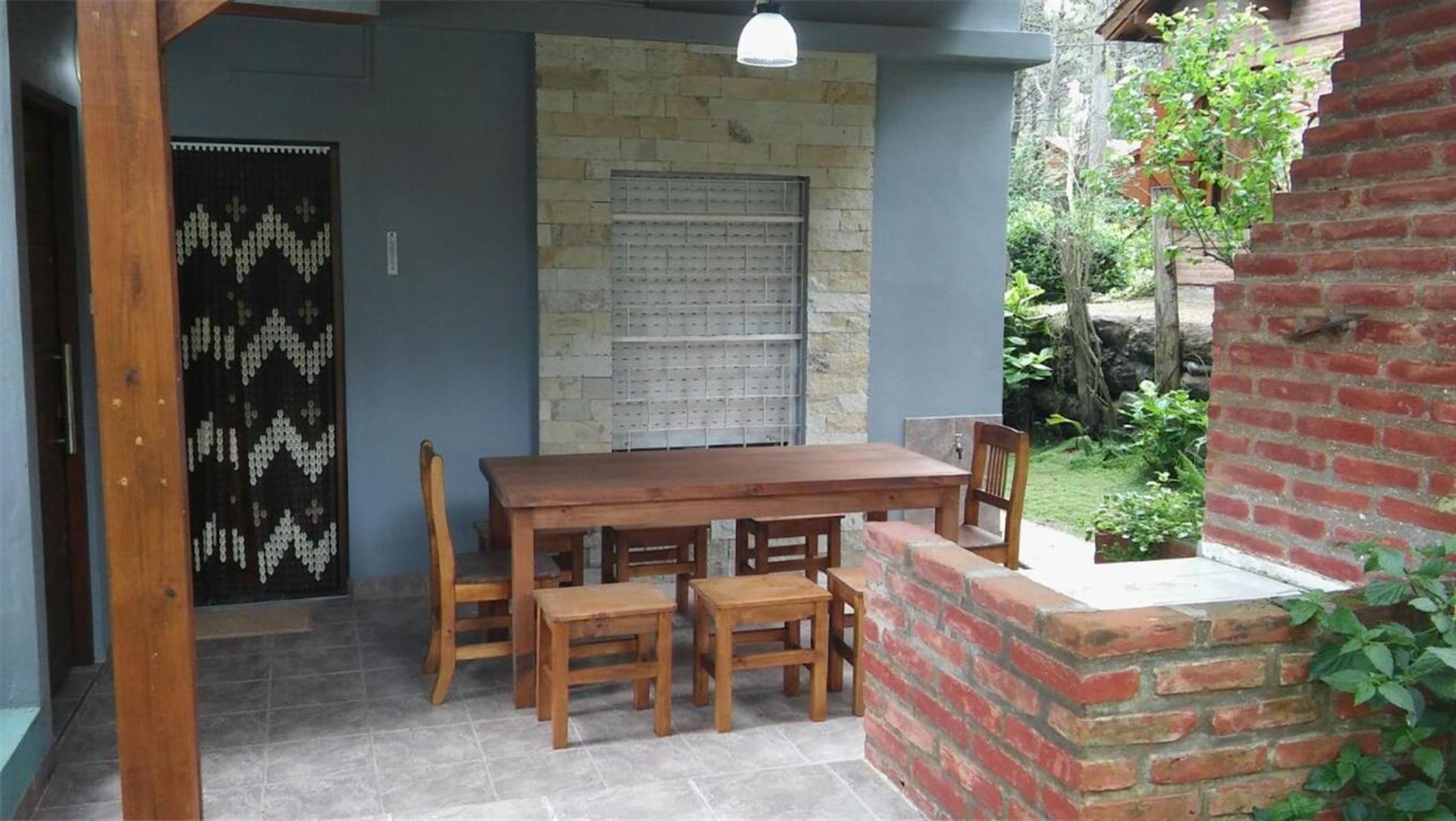 HERMOSO CHALET EN DOS PLANTAS EN COSTA DEL ESTE EXCELENTE UBICACION.