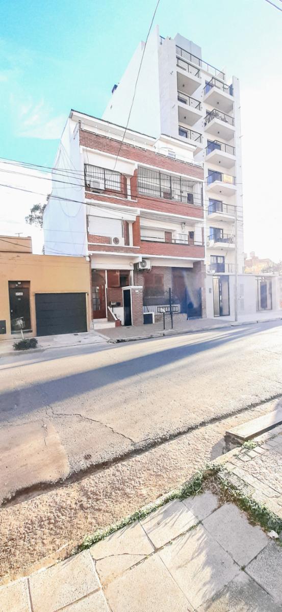 HERMOSO DEPTO DE 3 AMB CON AMPLIA TERRAZA Y BALCON AL FRENTE CORRIDO EN VALENTIN ALSINA