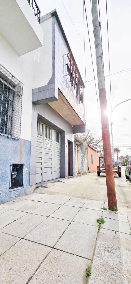 CASA TIPO PH DE 4 AMBIENTES  AMPLIA, LUMINOSA Y CON EXCELENTE UBICACIÓN