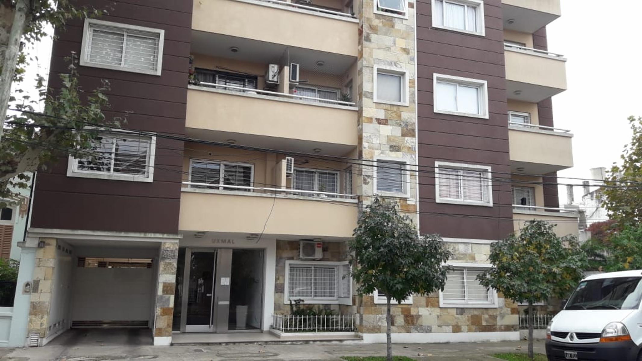 EXCELENTE DEPARTAMENTO DE 2 AMBIENTES CON PATIO EN SARANDI 420