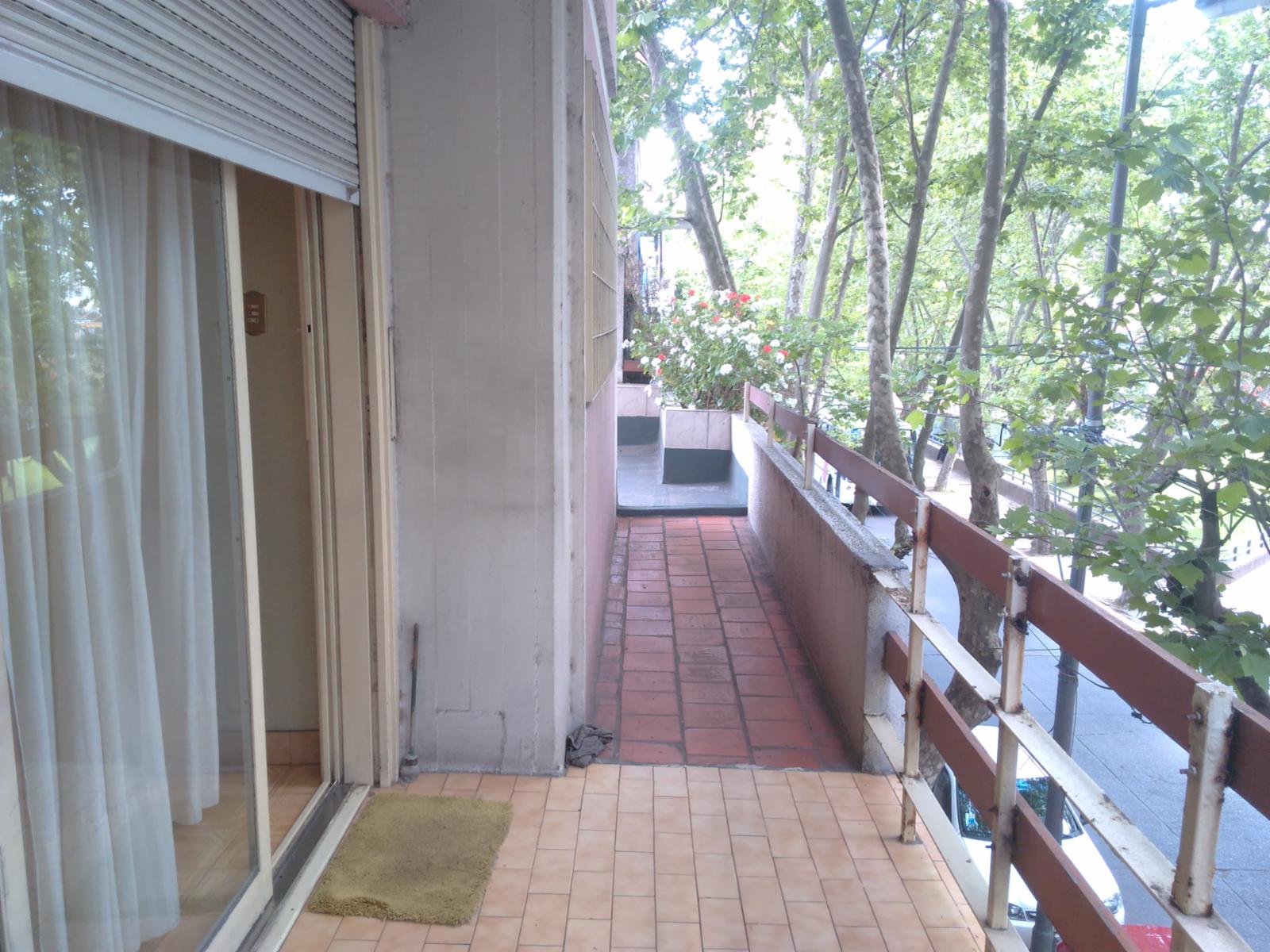 SAN MARTÍN CENTRO, DEPARTAMENTO DE 4 AMBIENTES CON TERRAZA PROPIA ! FRENTE A LA PLAZA SAN MARTIN