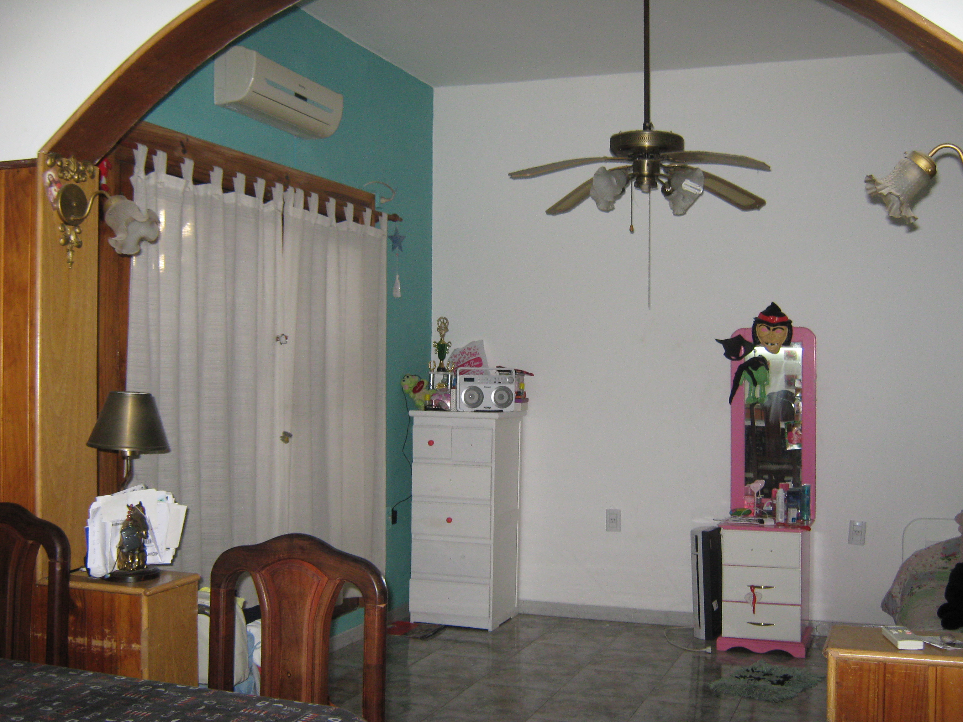 MORON SUR. VENTA CASA 3 AMBIENTES + DPTO. CON ENTRADA PROPIA 2 AMB. SOBRE GGE. IDEAL 2 FLIAS. O RENTA