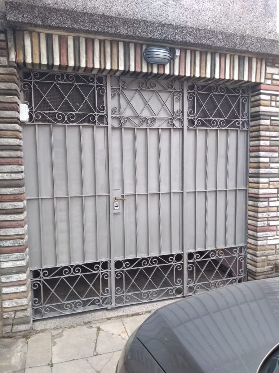 Dto. 1 ambiente 2 pasillo al fondo independiente y Luminoso