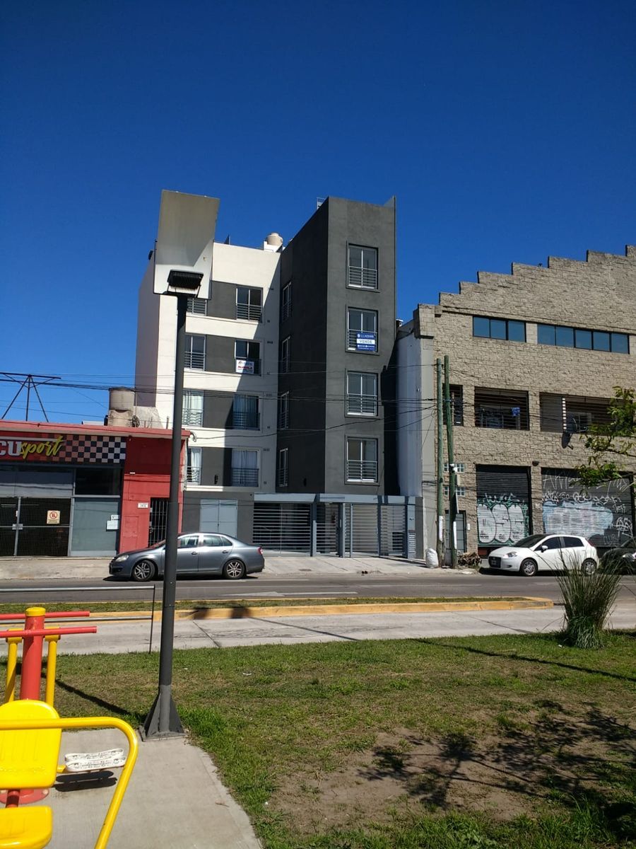 Dpto 2 amb. frente con terraza propia