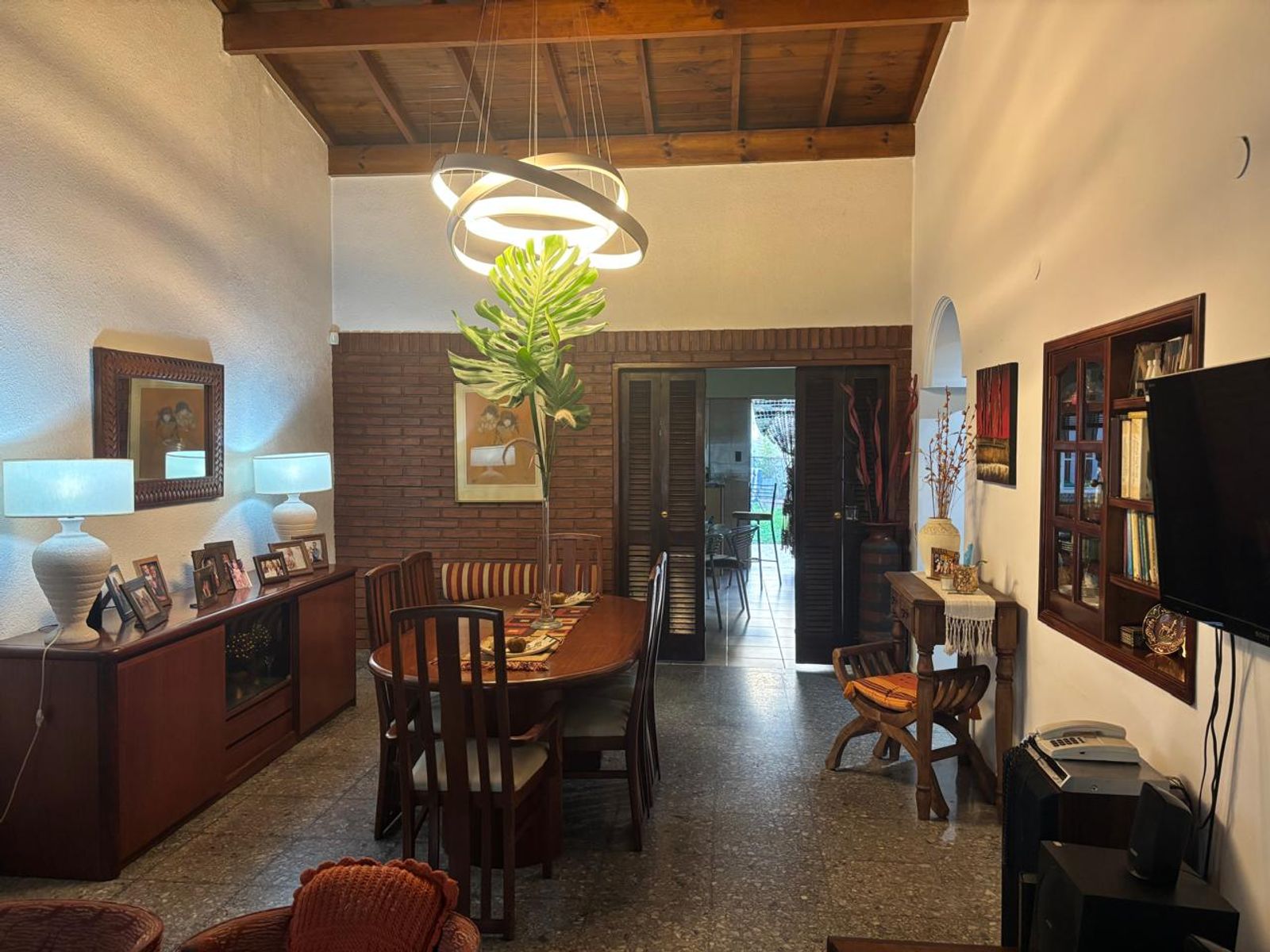 Exelente casa 3 ambientes con pileta