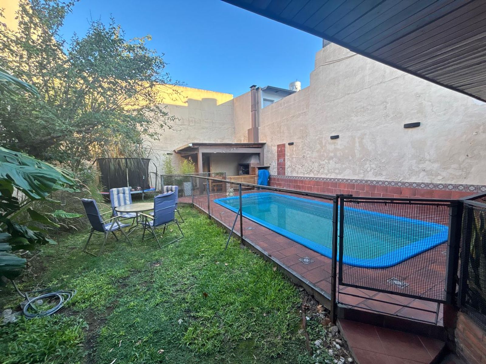 Excelente casa 3 ambientes con pileta