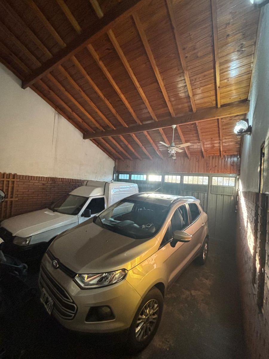 Excelente casa 3 ambientes con pileta
