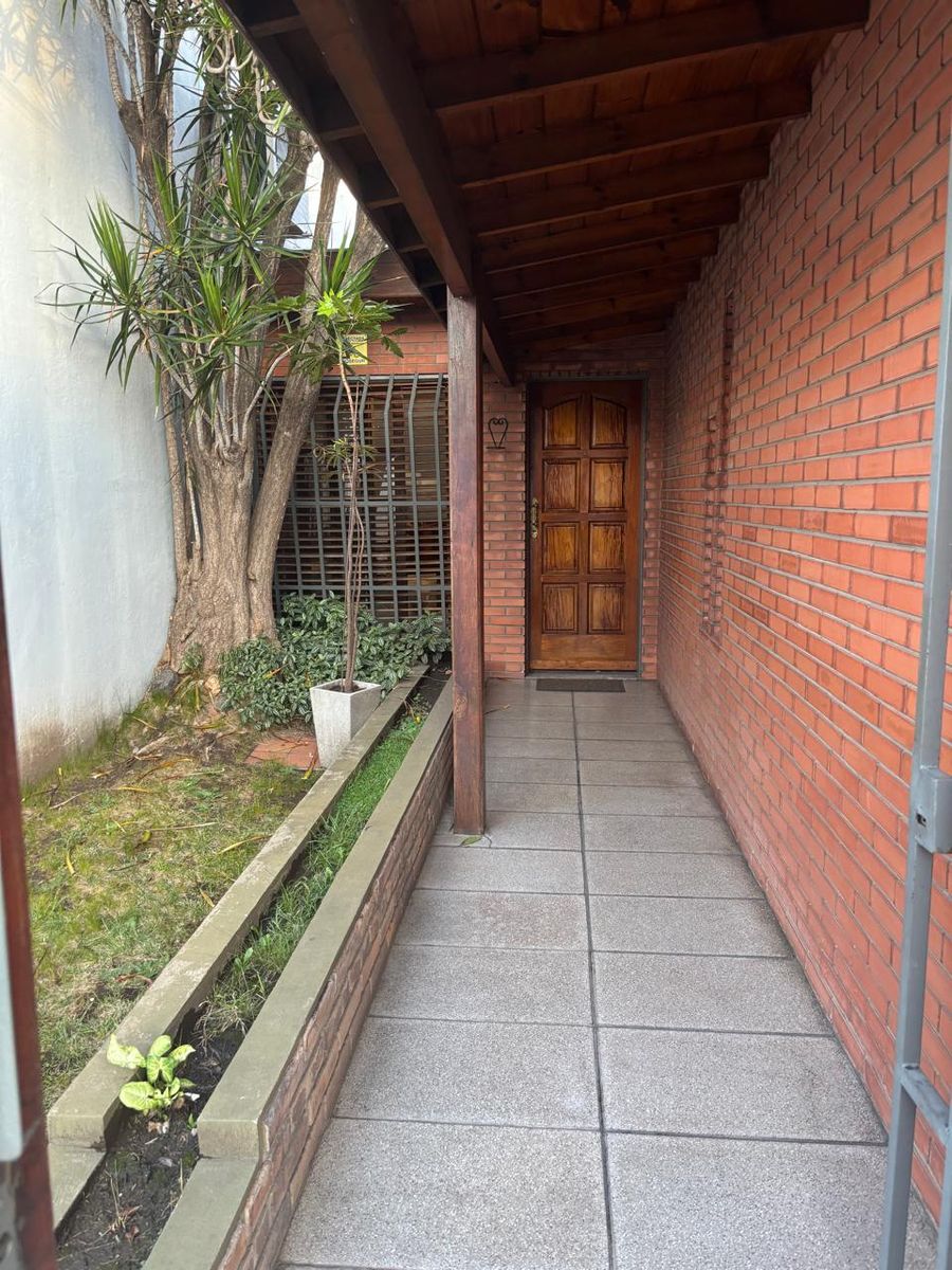 Excelente casa 3 ambientes con pileta