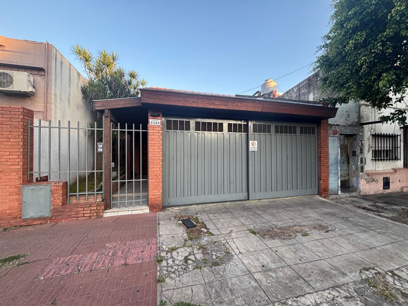 Excelente casa 3 ambientes con pileta