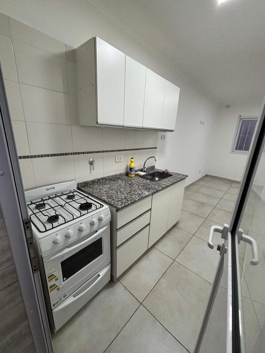 Excelente 2 ambientes con patio