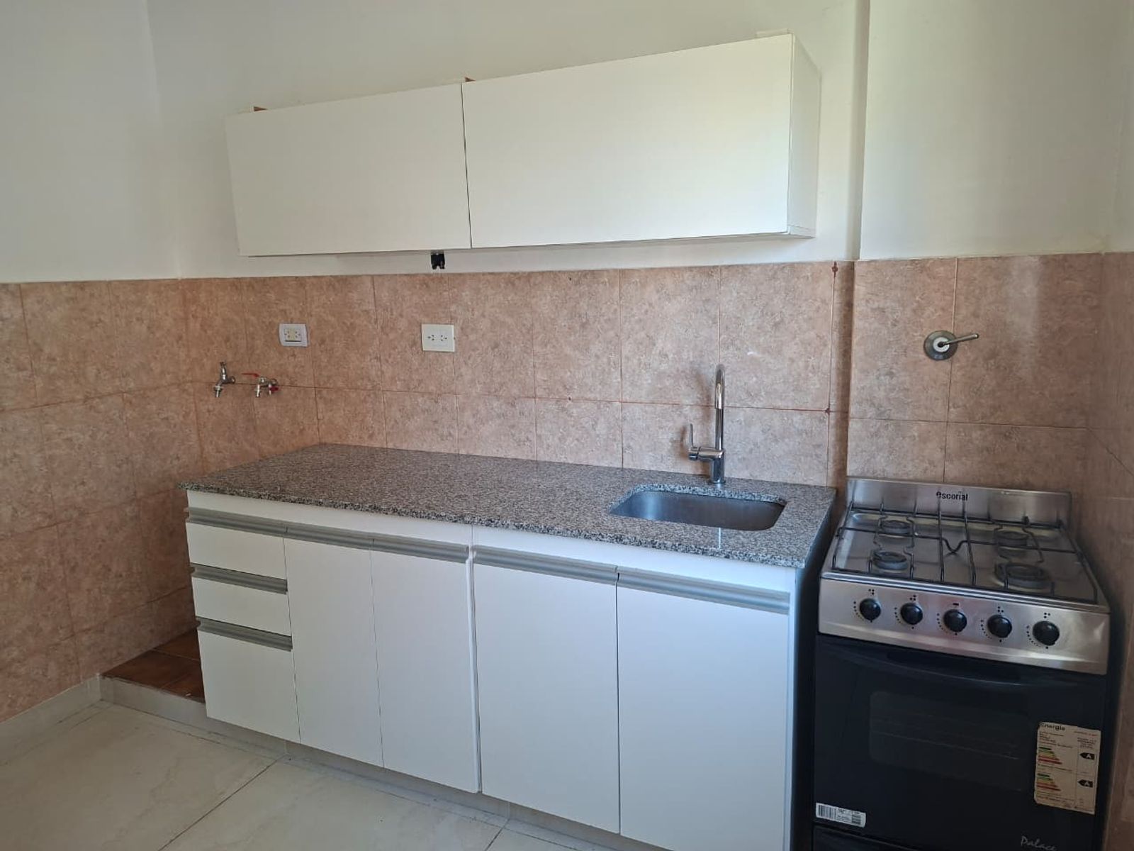 Comodo 2 ambientes con dormitorio en swit