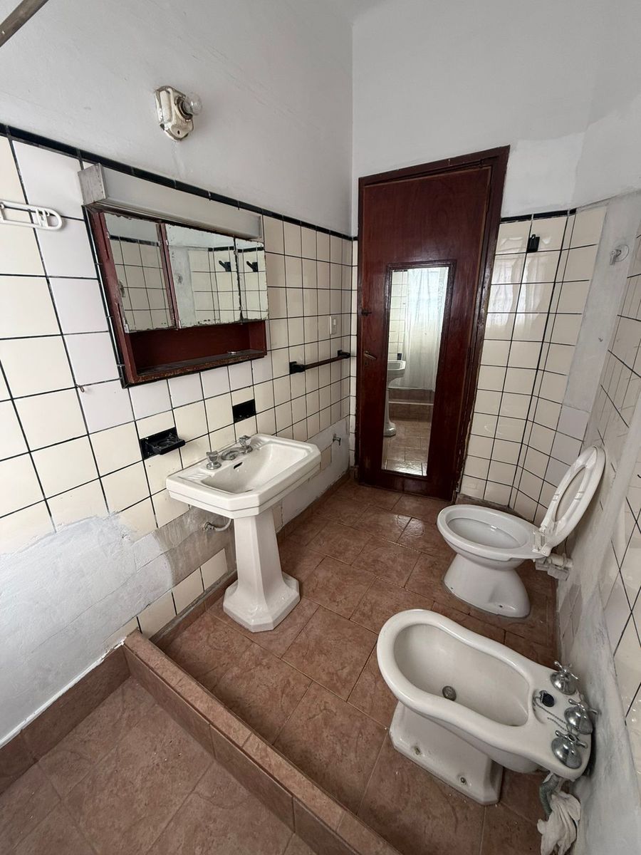 Casa en primer piso con terraza propia